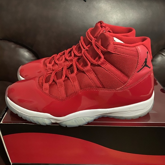 Jordan win like 96 Sz11 ( lightly worn ) main image 4
